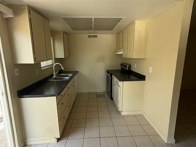 3114 Coffee Rd — Photo 2