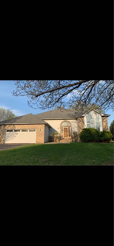 4 bed, 3000 sqft, $3,000 — Photo 1