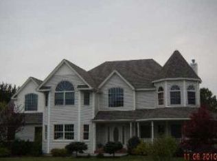 40 Old Neck Ct, Manorville, NY 11949