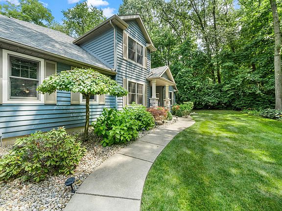 3rd image of 33200 Glen Eagle Ct
