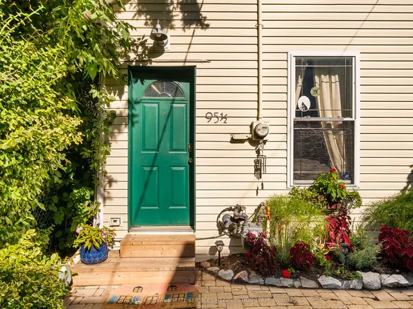 95 1/2 Fuller Ave, Toronto, ON M6R 2C4