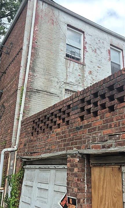 2nd image of 607 E 53rd St
