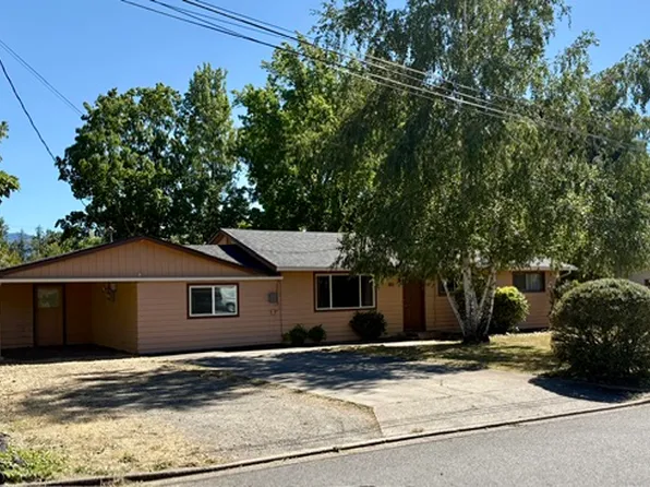 1429 SE Cherry Ln, Grants Pass, OR 97526