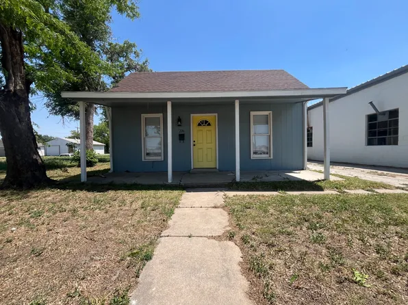 226 S 1st St, Osborne, KS 67473