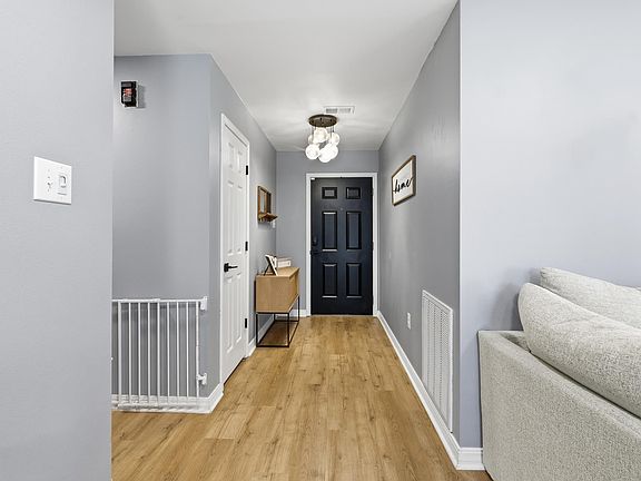 3rd image of 2220 Rainbow Rd