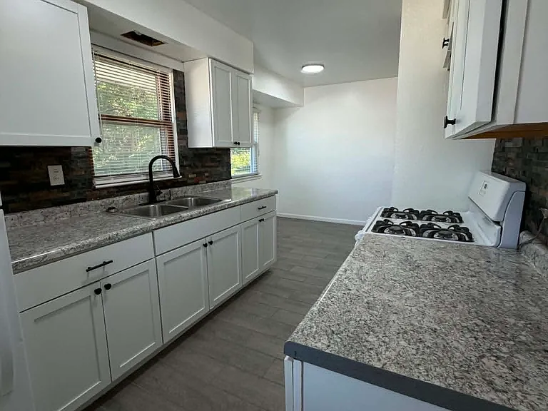3412 Harney Ct — Photo 3