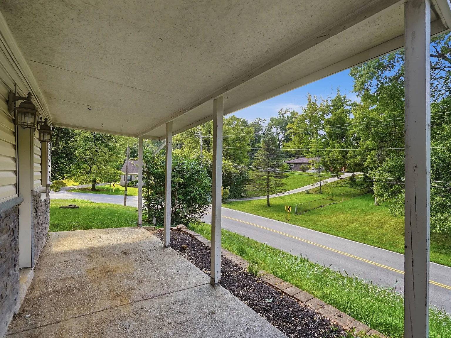 3 bed, 1590 sqft, $1,990 — Photo 3
