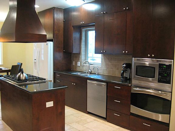 Amazing Kitchen w/Stainless Steel Appliances