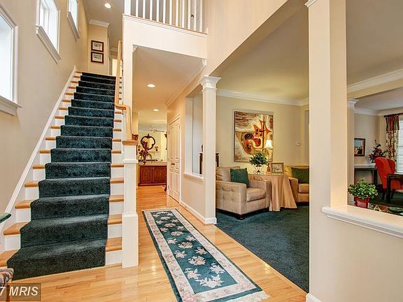4th image of 307 Deer Meadow Ln