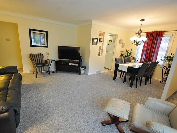 5th image of 21441 Cromwell Ave
