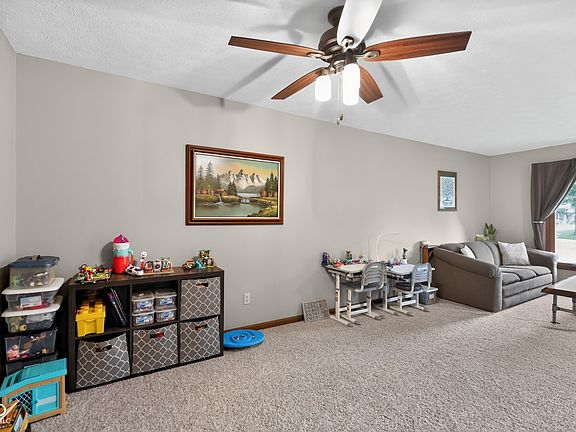 3rd image of 1103 Ridgeway Dr
