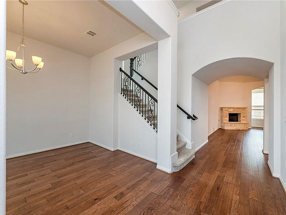 5th image of 418 Pendent Dr