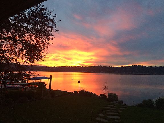 2nd image of 815 E Lake Sammamish Shore Ln SE