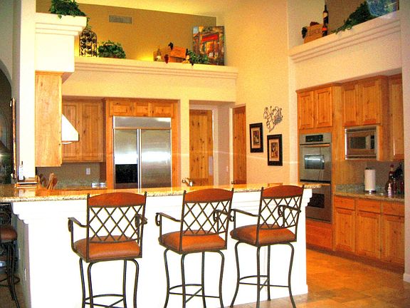 Entertainer's kitchen 