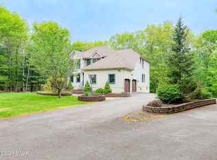 106 Quarry Ln, Tafton, PA 18464