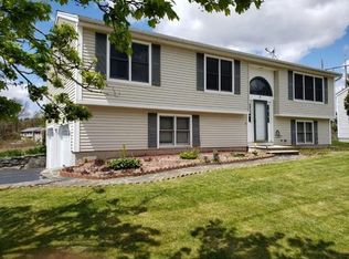6 Arrowwood Dr, Shrewsbury, MA 01545