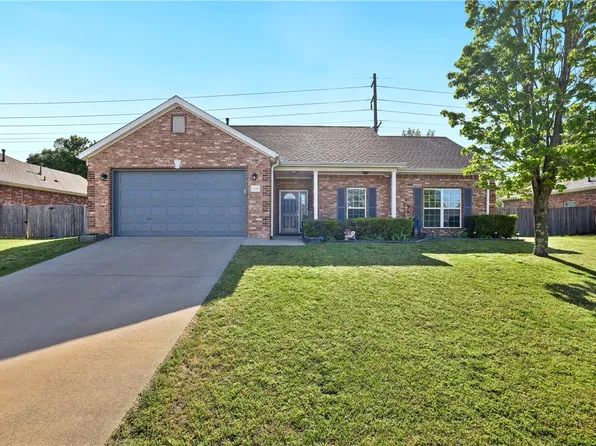 1506 N Cannondale Dr, Fayetteville, AR 72704