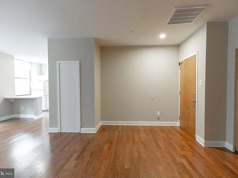 220-2 S 16th St #402 — Photo 13