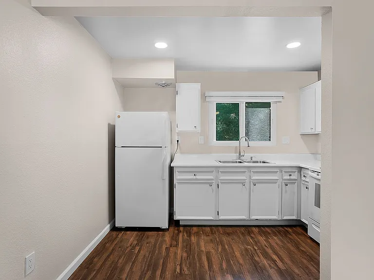 Point Loma Bay Apartments | Coastal Living Near the Beach — Photo 19