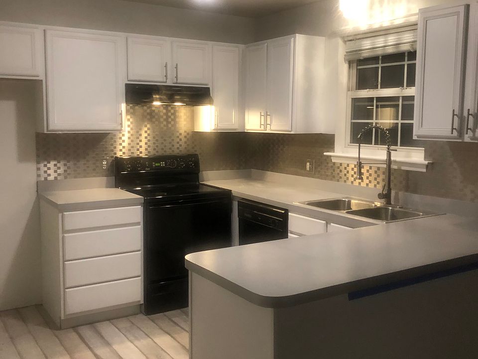 2nd image of 272 Broad St