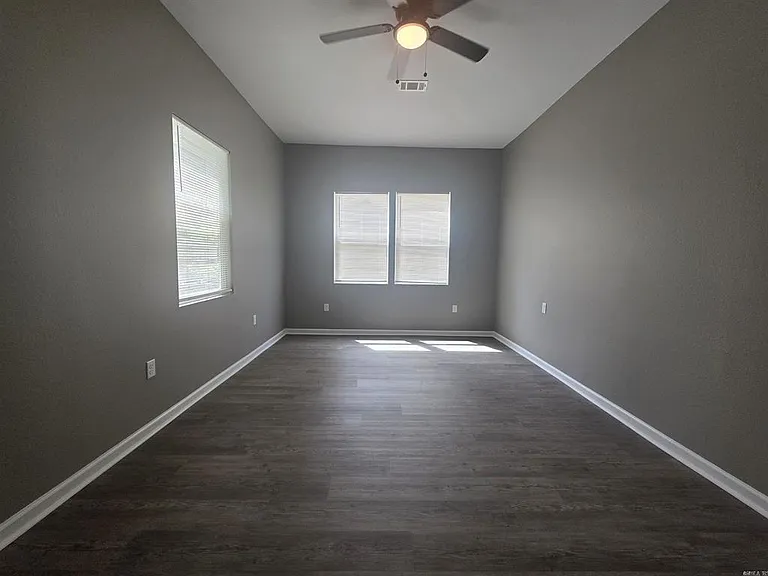 407 Rock St — Photo 11