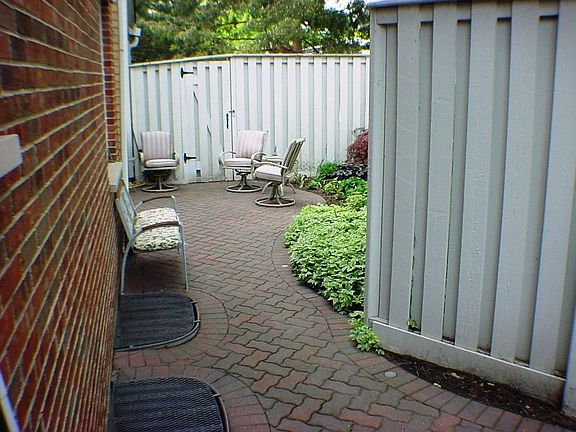 Private Patio from DR/MBR!