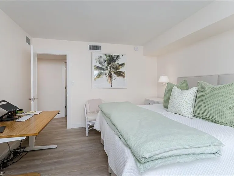 3450 Gulf Shore Blvd N #210 — Photo 21