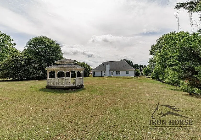 379 Beech Hollow Trl — Photo 33