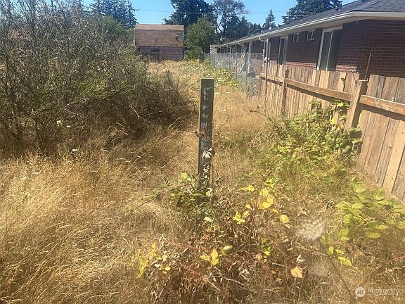 3rd image of 11010 SW Lakeview Avenue SW