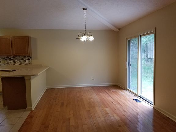 5th image of 811 Silverwood Dr