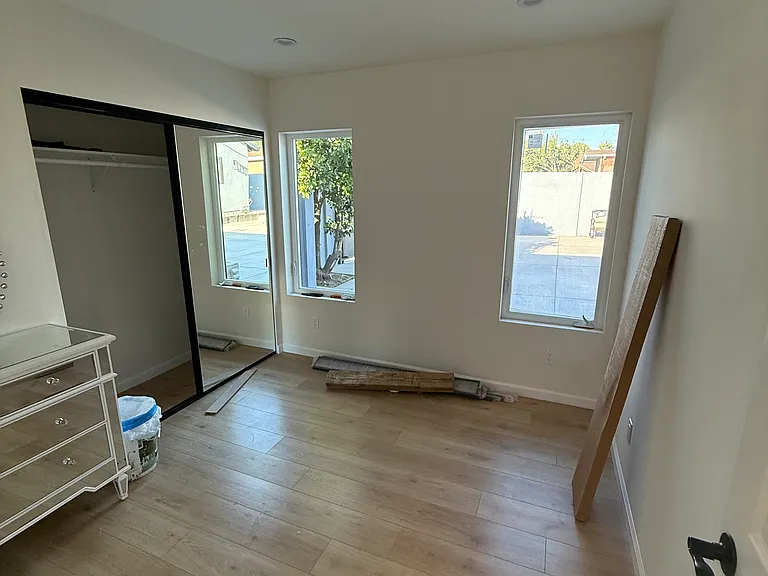 23101 Vanowen St #1/2 — Photo 5