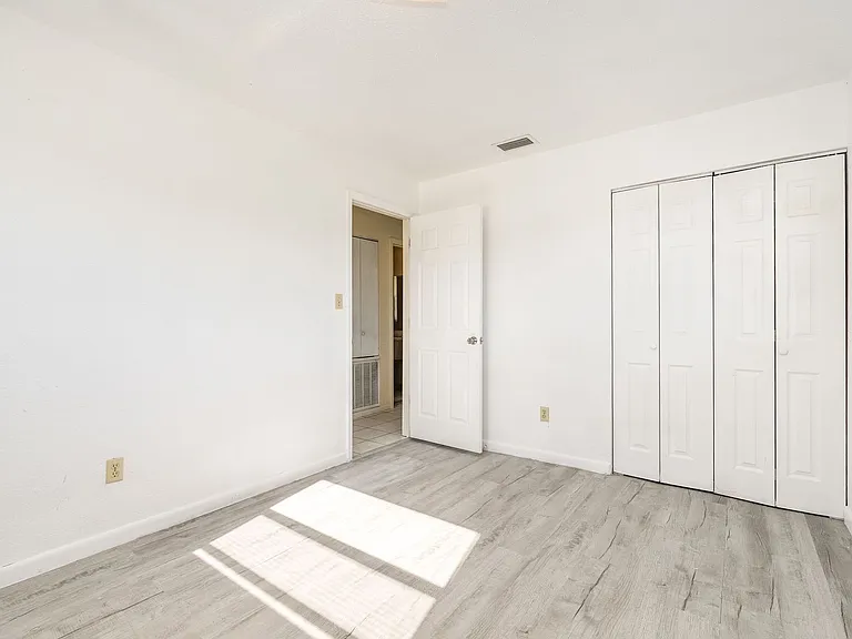 557 Cox St — Photo 10