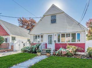 22726 112th Ave, Queens Village, NY 11429