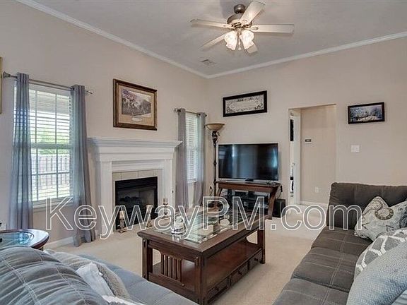 3rd image of 3019 Pepperhill Dr