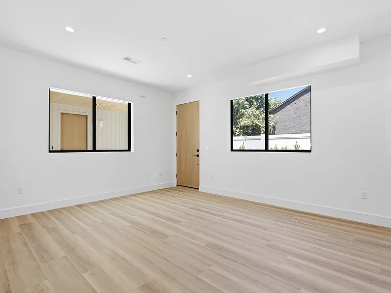 5821 Kester Ave #1/4 — Photo 10
