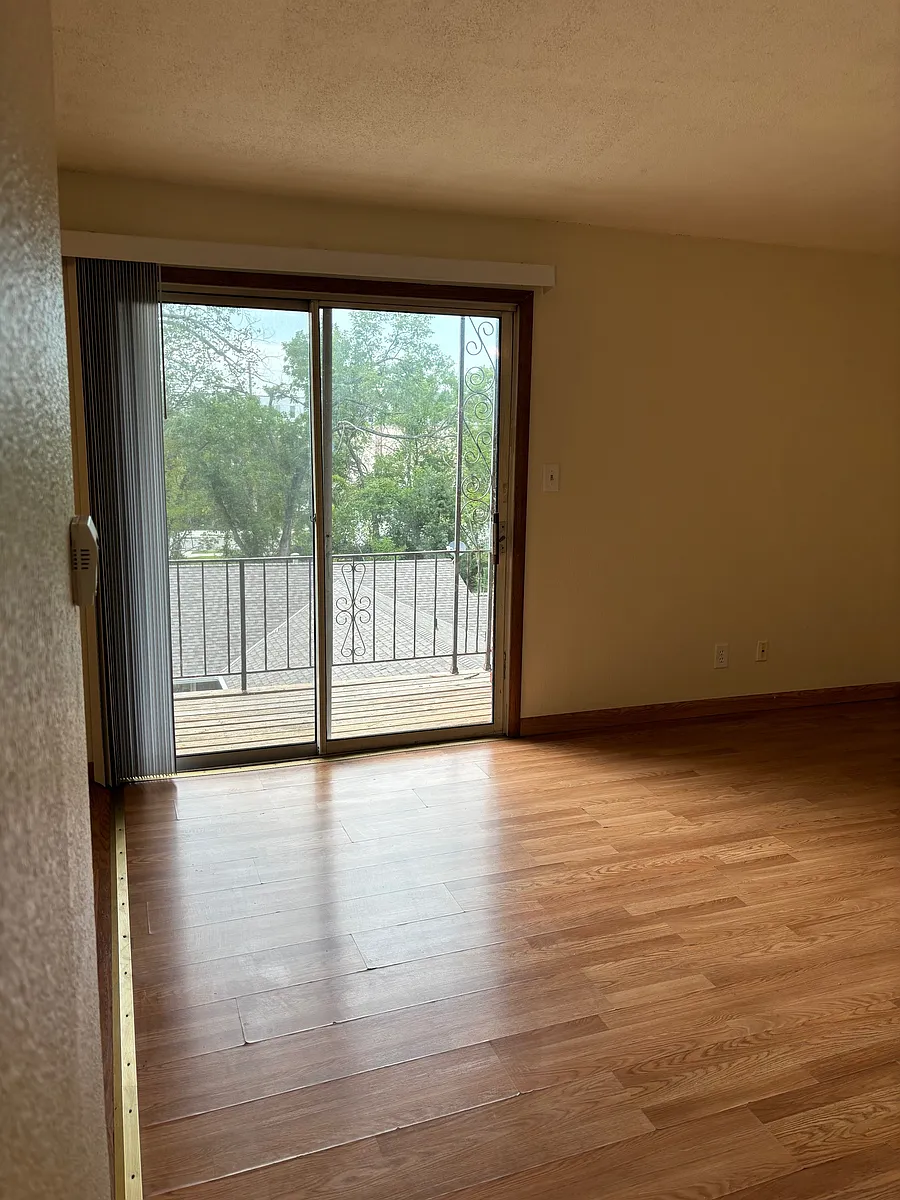 Building Photo - 1102 W 24th St #5
