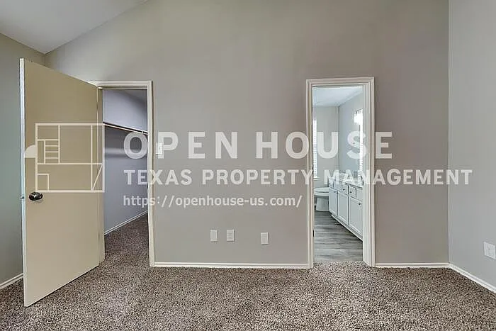 13225 Elmhurst Dr — Photo 9