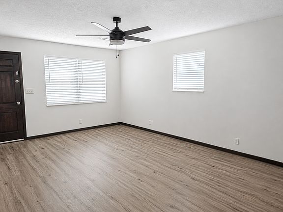 5th image of 325 Arrowhead Dr