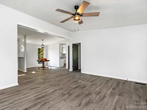 8215 Gera Emma Dr, Charlotte, NC 28215