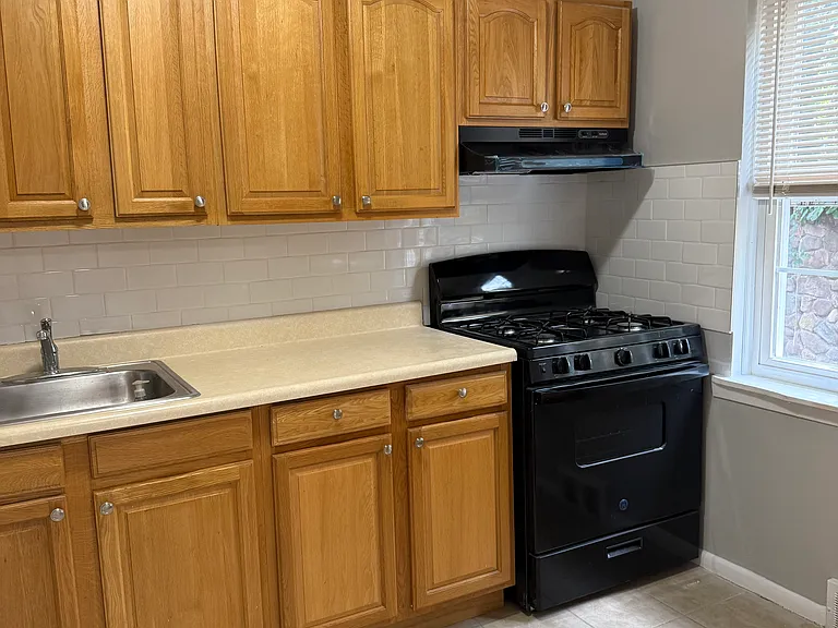 45 Morris Ave #18 — Photo 1
