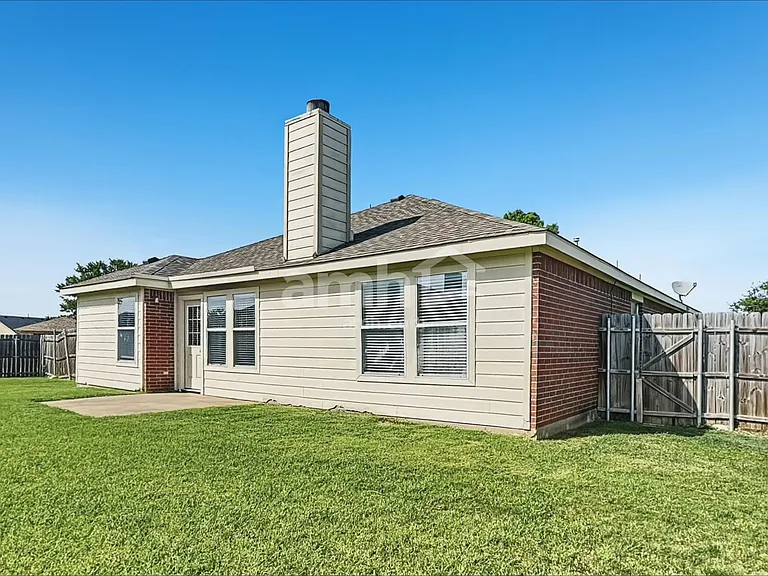 1009 Henry Ct — Photo 16