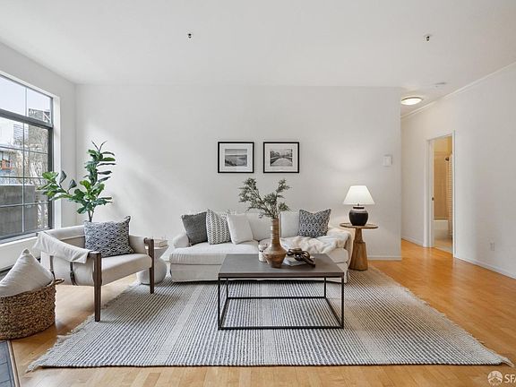 4th image of 2040 Sutter Street #203
