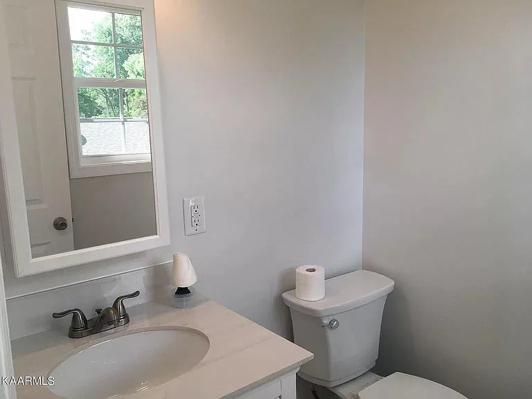613 Haverford Ln — Photo 13