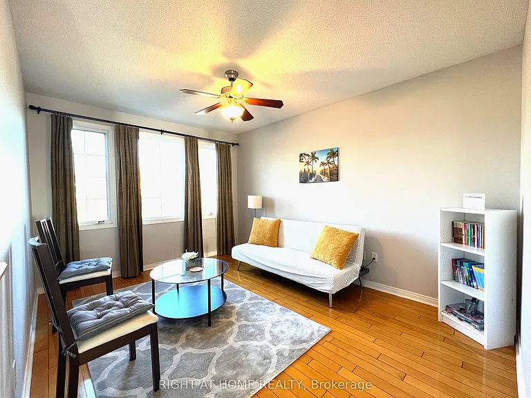 590 Arbour Cres — Photo 5