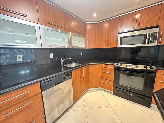 3rd image of 19390 Collins Ave APT 1515