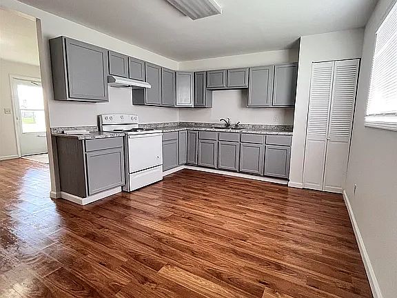 2nd image of 1009 E Havens St