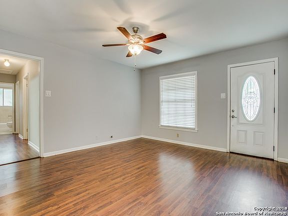 4th image of 127 Killarney Dr