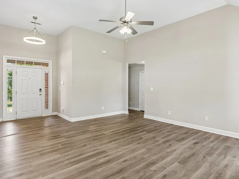 2601 Danbury Cir — Photo 7