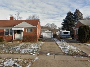 18779 Roscommon St #1, Harper Woods, MI 48225