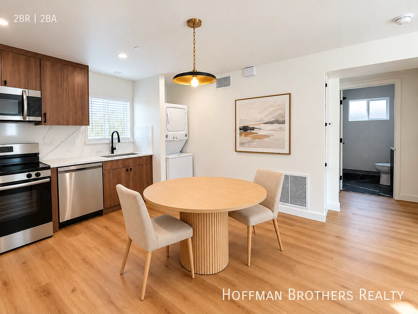 **1 Month Free** Updated 2BR/2BA with High Ceilings, Wood Floors, Modern Kitchen, Dishwasher & Pa... — Photo 3